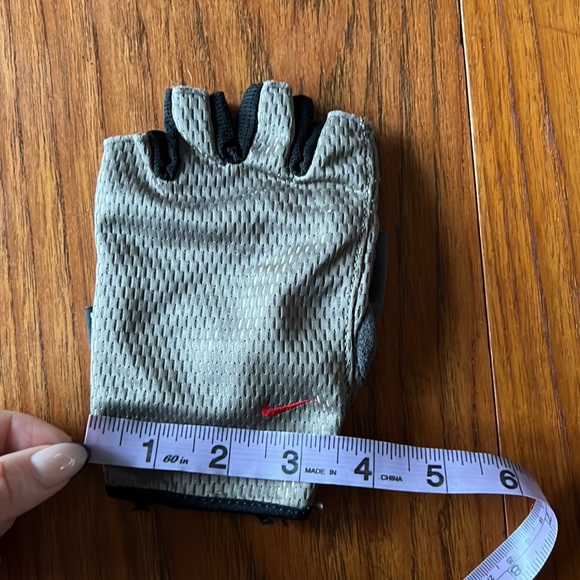 Nike Dri-fit fingerless workout gloves - Picture 4 of 4
